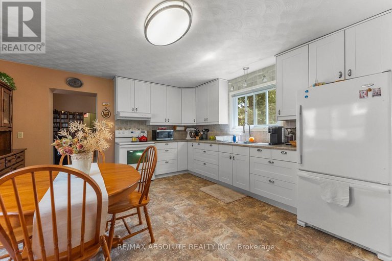 28590613/8-river-road/mcnabbraeside-twps/mcnabbraeside/ontario/K7S1R3_15