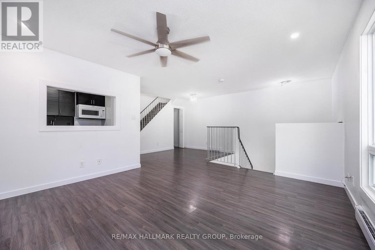 28896443/m-15-banner-road/sheahan-estatestrend-village/ottawa/ontario/K2H8T3_7