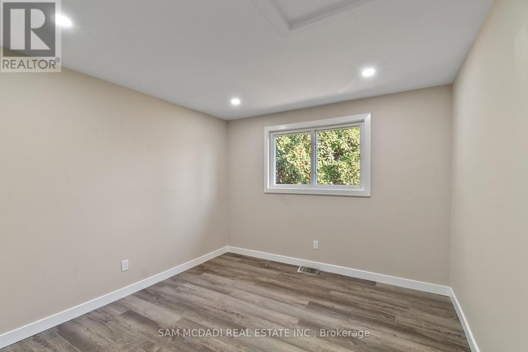28972979/2709-laurier-street/town-of-rockland/clarence-rockland/ontario/K4K1A3_16