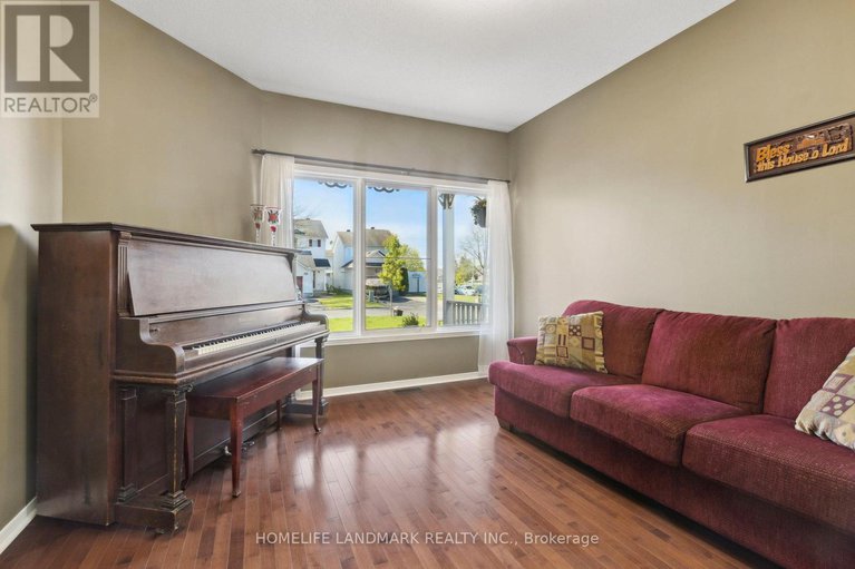 28322387/1856-sunland-drive/fallingbrookgardenway-south/ottawa/ontario/K4A3S8_7