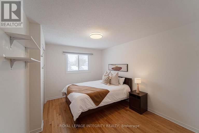 29357510/652-la-verendrye-drive/beacon-hill-north/ottawa/ontario/K1J7X4_18