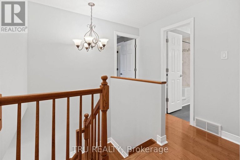 29611395/256-hoylake-crescent/bilberry-creekqueenswood-heights/ottawa/ontario/K1E2M8_23