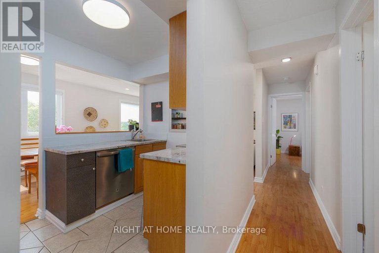28485628/204-316-savard-avenue/vanier/ottawa/ontario/K1L7S2_8