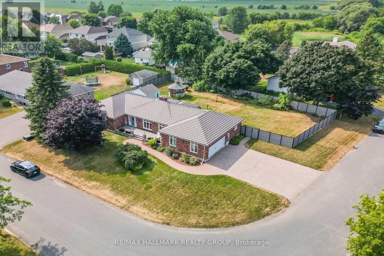 28746797/11-lamadeleine-boulevard/embrun/russell/ontario/K0A1W0_1