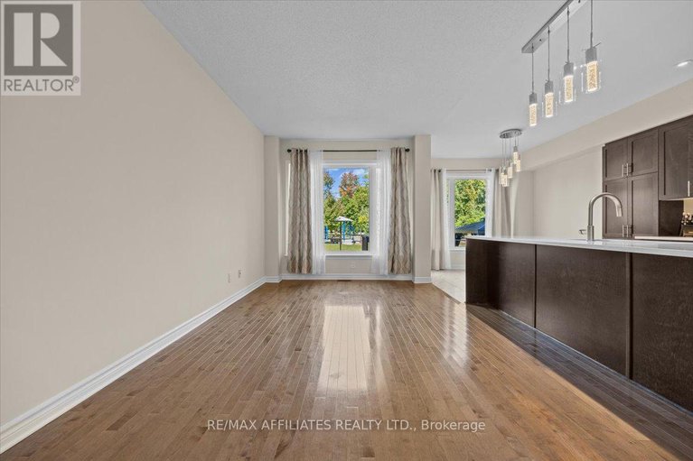 28911964/342-melodie-street/mer-bleuebradley-estatesanderson-park/ottawa/ontario/K1W0H9_13