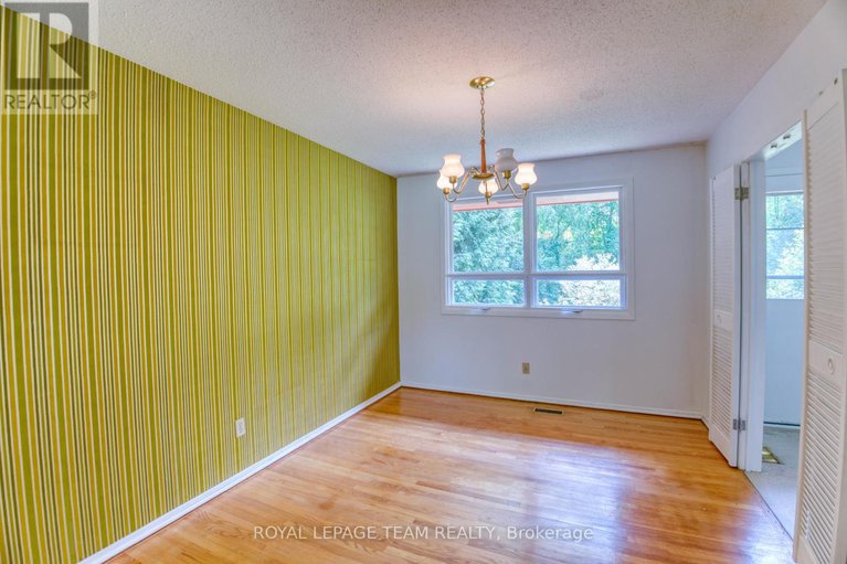 28412587/19-dayton-crescent/leslie-park/ottawa/ontario/K2H7N8_11