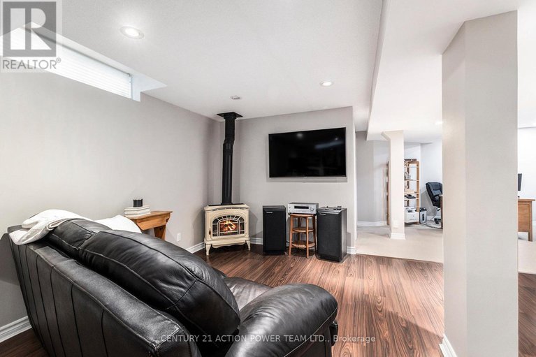 28927560/1017-sheenboro-crescent/fallingbrookpineridge/ottawa/ontario/K4A3M8_32