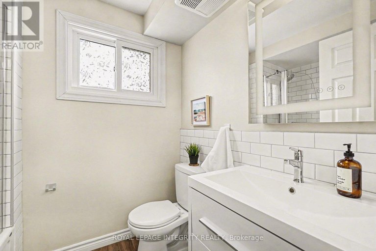 29296449/61-2003-falkirk-crescent/blackburn-hamlet-south/ottawa/ontario/K1B4Y8_27