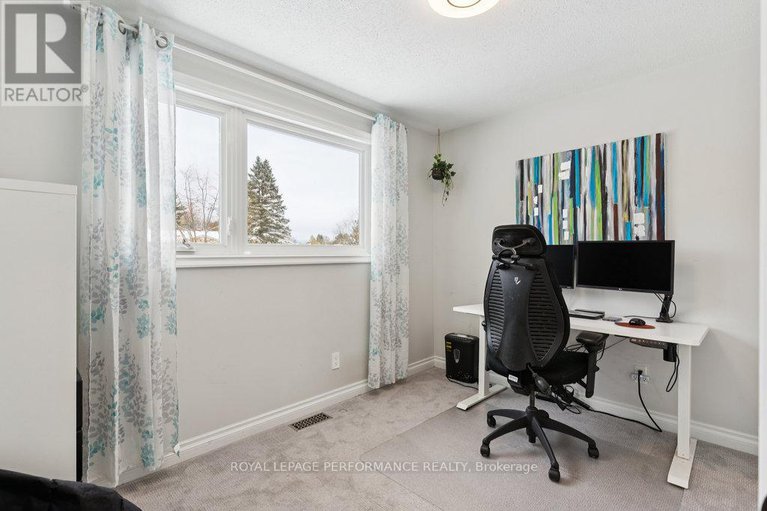 29100826/1798-woodhaven-heights/queenswood-heights-south/ottawa/ontario/K1E2W2_25