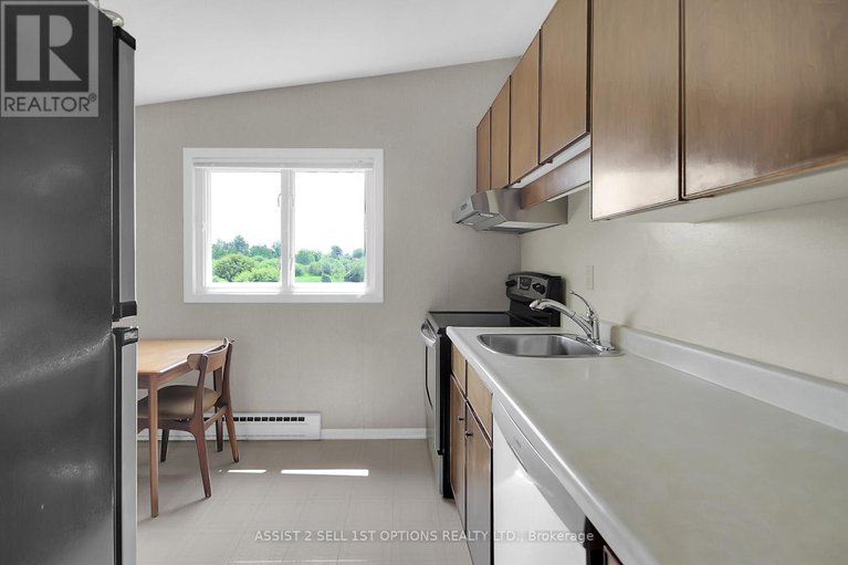 28421718/64-sullivan-avenue/meadowlandscrestview/ottawa/ontario/K2G1V2_11