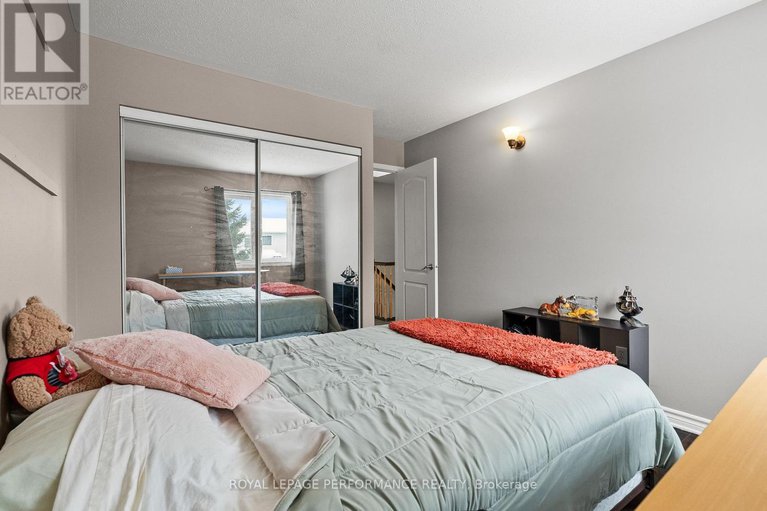 29329137/690-princess-louise-drive/fallingbrookridgemount/ottawa/ontario/K4A2C1_28