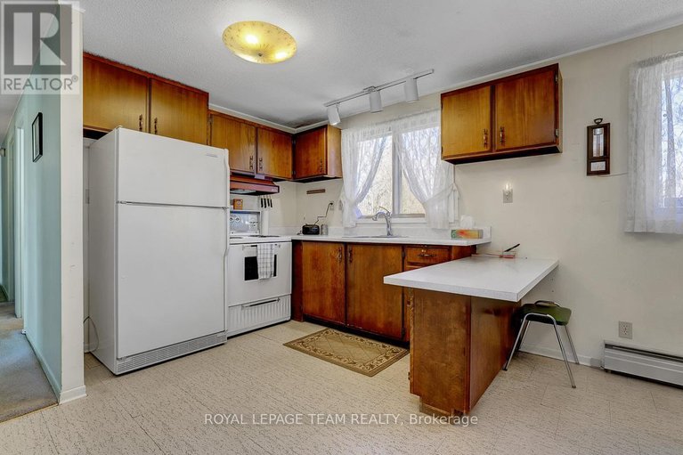 29655714/5523-mitch-owens-road/manotick-south-to-roger-stevens/ottawa/ontario/K1X1C2_9