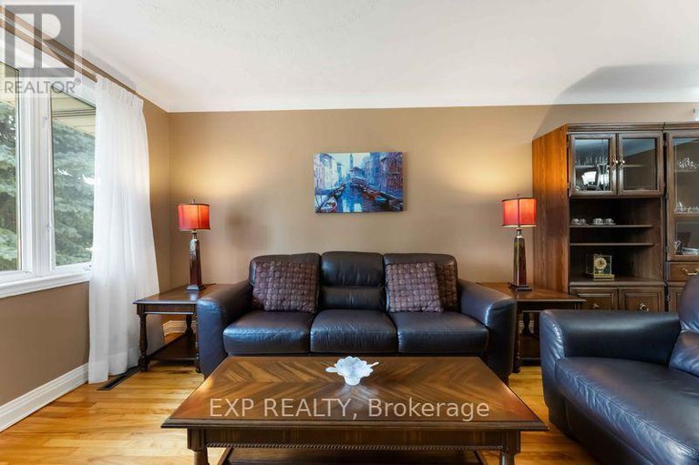 28608756/6-lyall-street/city-viewskylinefisher-heightsparkwood-hills/ottawa/ontario/K2E5G6_3