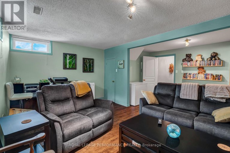 28226531/1752-lafrance-drive/queenswood-heights-south/ottawa/ontario/K1E2H2_29