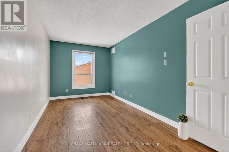 29379154/12-black-forest-lane/arbeatha-park/ottawa/ontario/K2H5C8_39