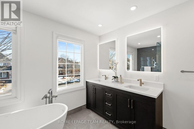 29608056/30-crantham-crescent/stittsville-central/ottawa/ontario/K2S1R2_29