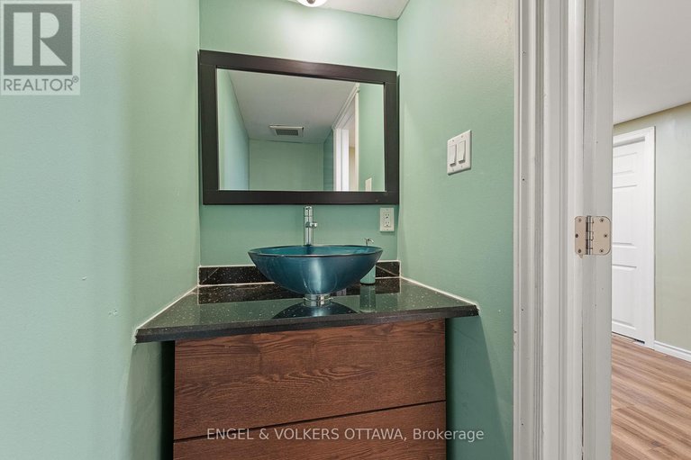 28811441/105-302-kintyre-private/carleton-square/ottawa/ontario/K2C3M6_33