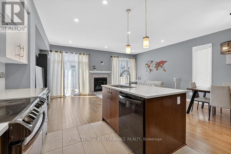 29557576/790-cairn-crescent/mer-bleuebradley-estatesanderson-park/ottawa/ontario/K1W0P7_24