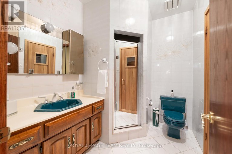 28150557/10-nancy-avenue/sheahan-estatestrend-village/ottawa/ontario/K2H8L4_41