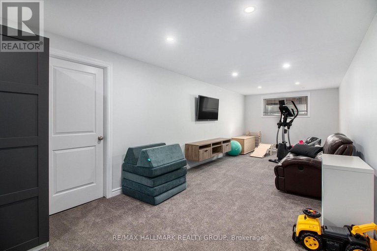 28862057/754-cairn-crescent/mer-bleuebradley-estatesanderson-park/ottawa/ontario/K1W0P4_31