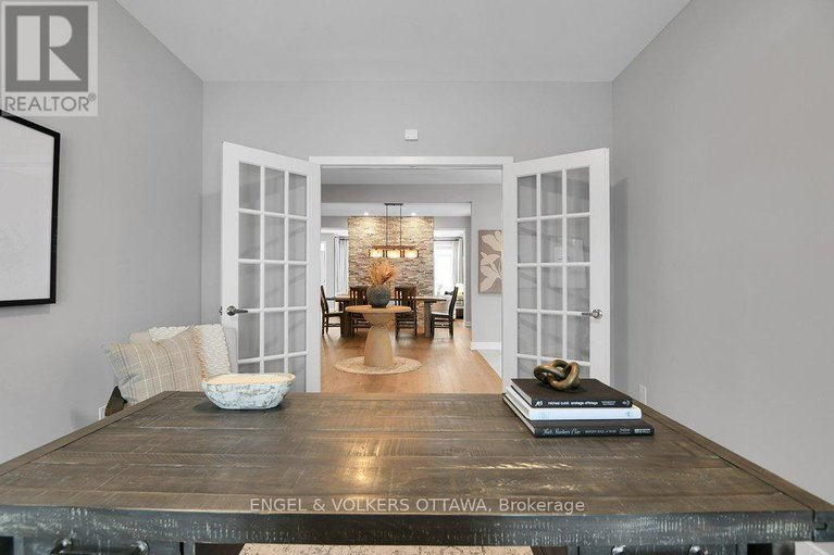 29357052/134-winterhaven-drive/mer-bleuebradley-estatesanderson-park/ottawa/ontario/K1W0H4_6