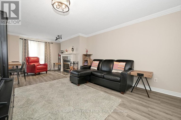 29507377/202-939-north-river-road/overbrook/ottawa/ontario/K1K3V2_6