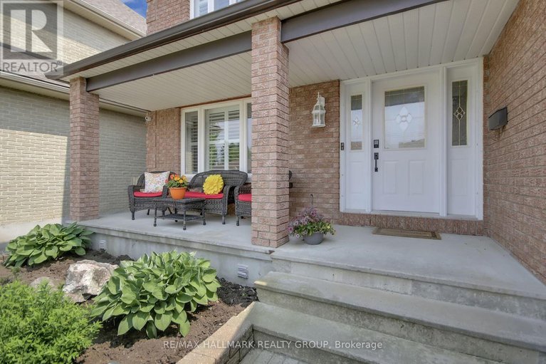 28623040/1498-kingsdale-avenue/blossom-parkkemp-parkfindlay-creek/ottawa/ontario/K1T1H2_2