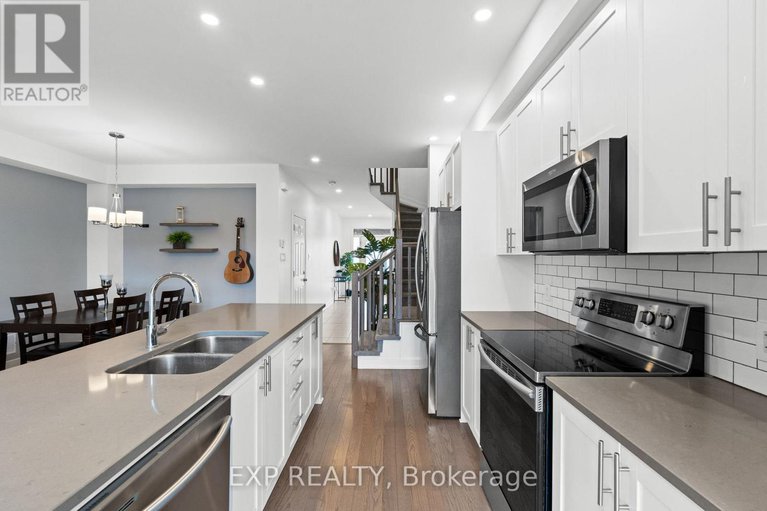 28297698/653-putney-crescent/stittsville-south/ottawa/ontario/K2S2N7_13