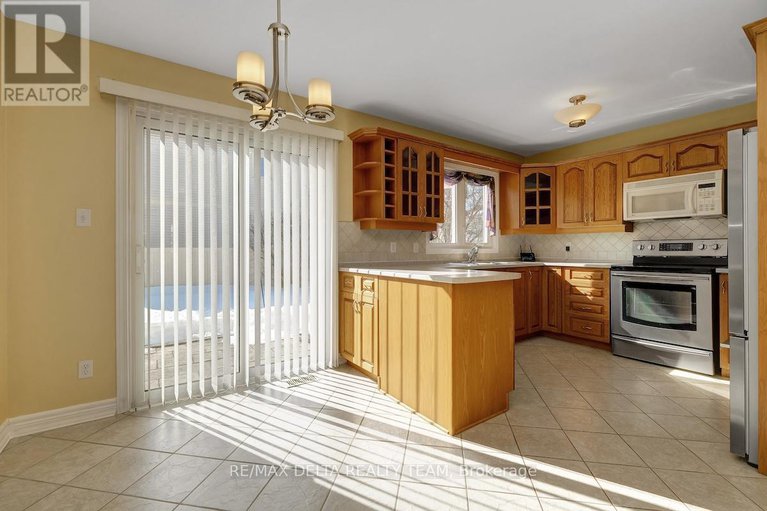 29436632/798-lalande-terrace/fallingbrookridgemount/ottawa/ontario/K4A2M4_17