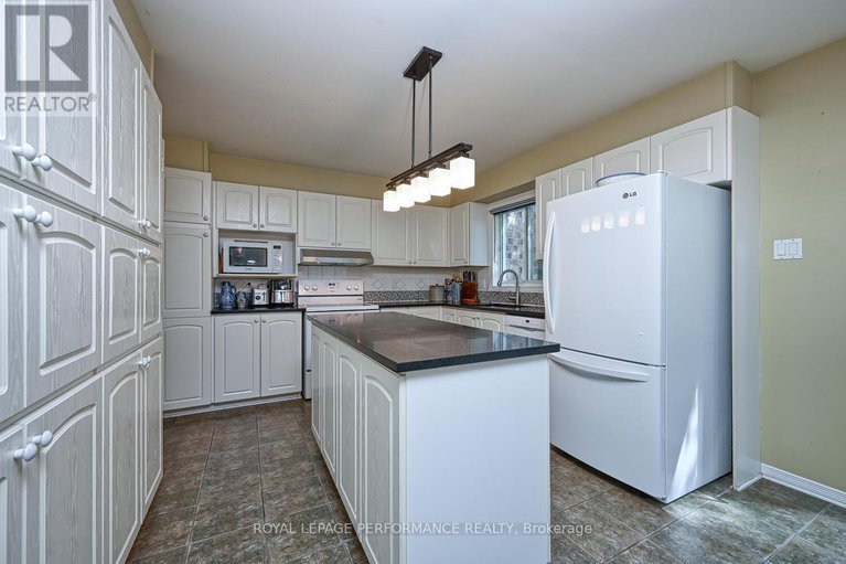 28814845/3026-sable-ridge-drive/upper-hunt-club/ottawa/ontario/K1T3R9_14