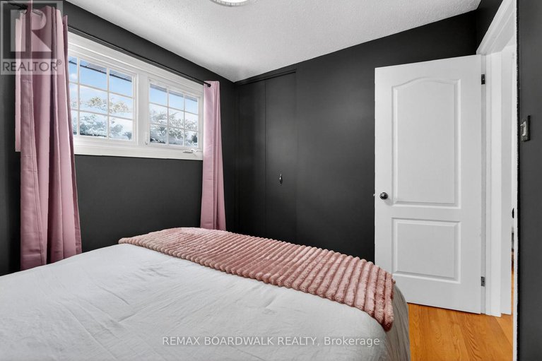 29402322/2462-tupper-avenue/hawthorne-meadows/ottawa/ontario/K1G1G7_28