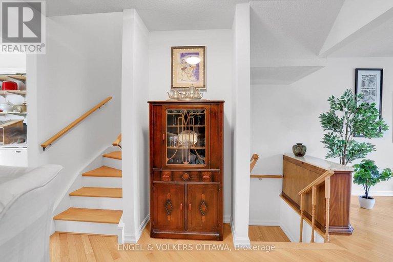28416744/1089-borden-side-road/carleton-heights/ottawa/ontario/K2C3P3_9