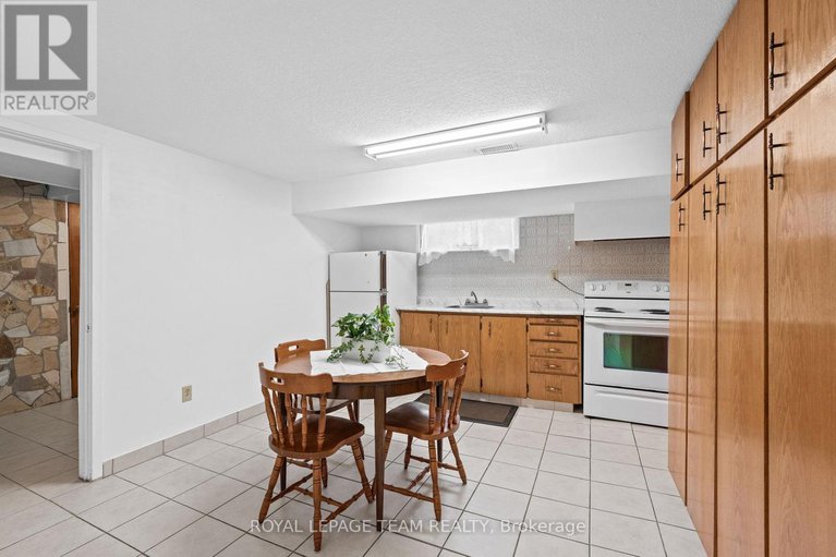 28926247/1525-valmarie-avenue/carleton-heights/ottawa/ontario/K2C1V7_28