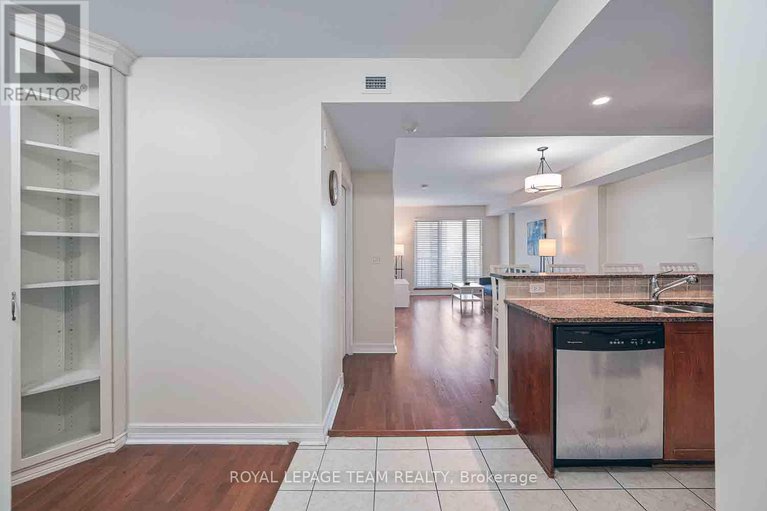 28774329/909-200-besserer-street/sandy-hill/ottawa/ontario/K1N0A7_9