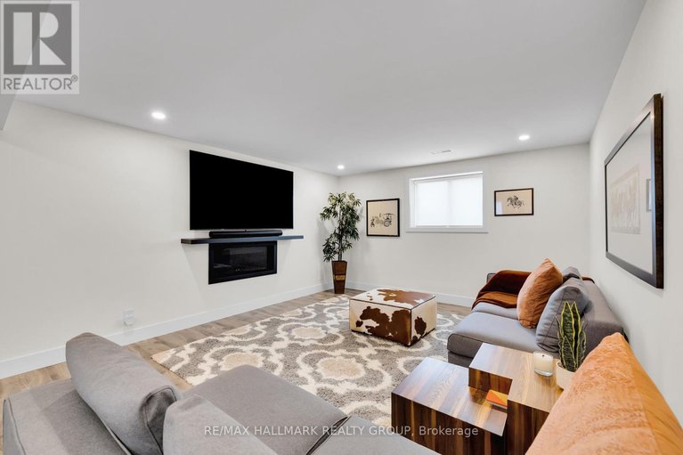 29577966/1976-lenester-avenue/mckellar-heightsglabar-park/ottawa/ontario/K2A1J9_45