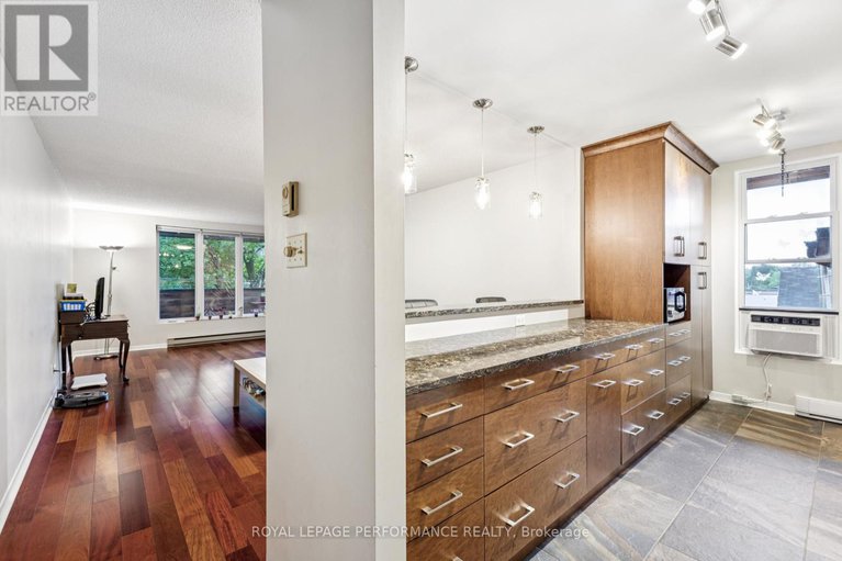28588727/4-71-sweetland-avenue/sandy-hill/ottawa/ontario/K1N7T9_6