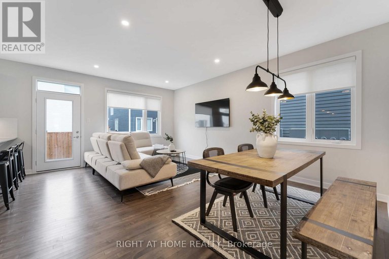 28824525/30-chasing-grove/btwn-franktown-rd-fallowfield-rd/ottawa/ontario/K0A2Z0_6