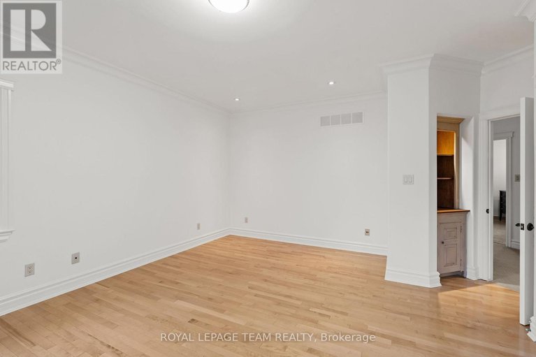 29096709/7-sara-court/fallowfield/ottawa/ontario/K2R1E2_36