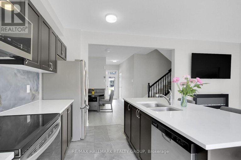 28480332/676-quilter-row/goulbourn-twp-from-franktown-rdsouth-to-rideau/ottawa/ontario/K0A2Z0_20