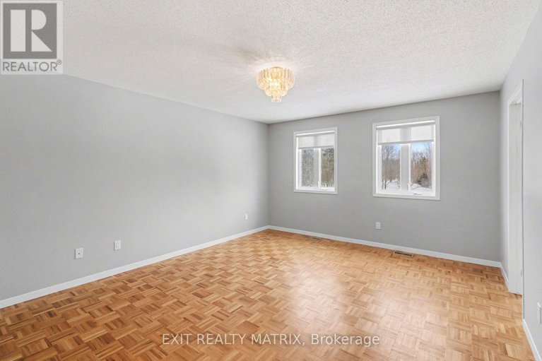 29553238/8329-rodney-farm-drive/osgoode-twp-north-of-reg-rd-6/ottawa/ontario/K0A2P0_24