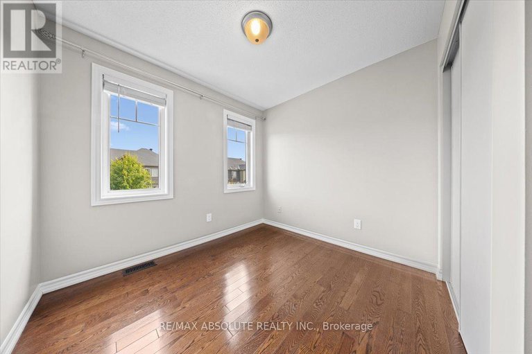 28750812/415-rosingdale-street/emerald-meadowstrailwest/ottawa/ontario/K2R1G9_21