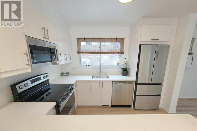 28979840/852-cummings-avenue/castle-heightsrideau-high/ottawa/ontario/K1K2L4_7