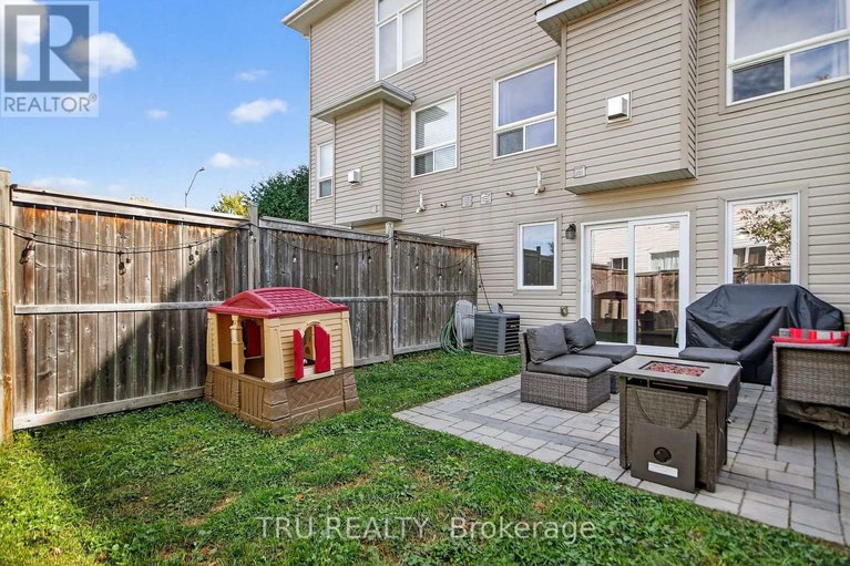 29412687/2642-palings-private/emerald-woodssawmill-creek/ottawa/ontario/K1T4A4_38