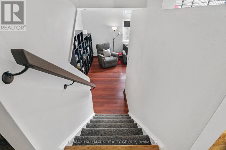 29211588/3205-uplands-drive/hunt-club-woods/ottawa/ontario/K1V9T3_27