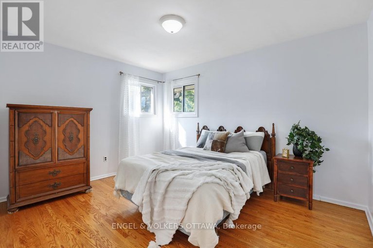 28847958/814-pleasant-park-road/elmvale-acres/ottawa/ontario/K1G1Y9_11