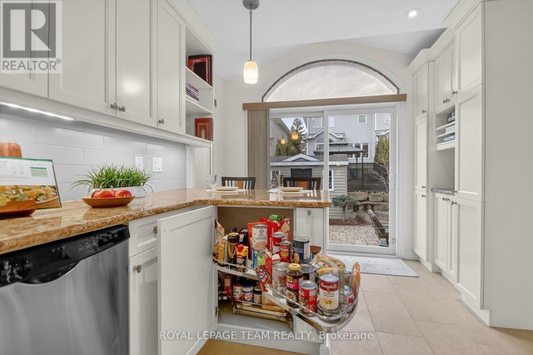 29591881/210-hunterbrook-street-n/morgans-grantsouth-march/ottawa/ontario/K2K0E6_19