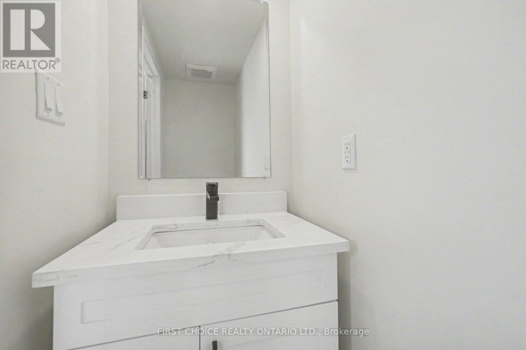 29457498/883-lawnsberry-drive/chatelaine-village/ottawa/ontario/K1E1Y2_9