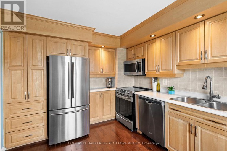 28819610/12-550-straby-avenue/overbrookcastle-heights/ottawa/ontario/K1K1H1_8