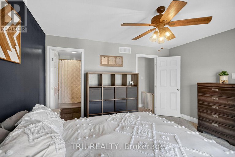 29412687/2642-palings-private/emerald-woodssawmill-creek/ottawa/ontario/K1T4A4_22