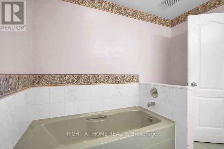 29256268/17-38-kettering/hunt-clubwestern-community/ottawa/ontario/K1V0X8_26